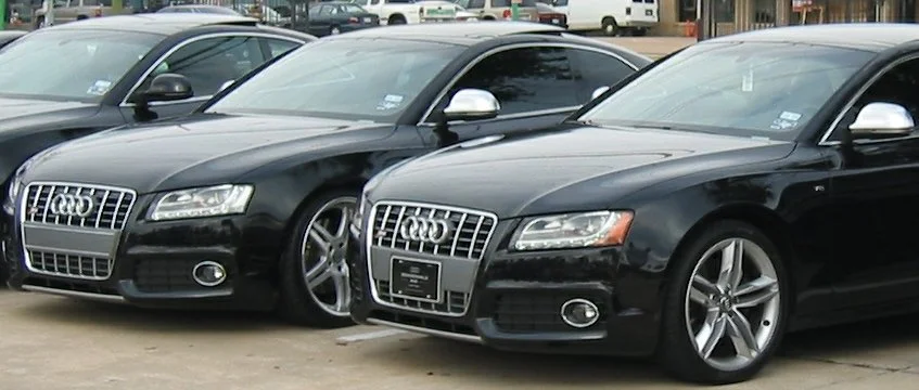 Переробка задніх ліхтарів Audi A5 зі США: заміна червоних поворотників на жовті