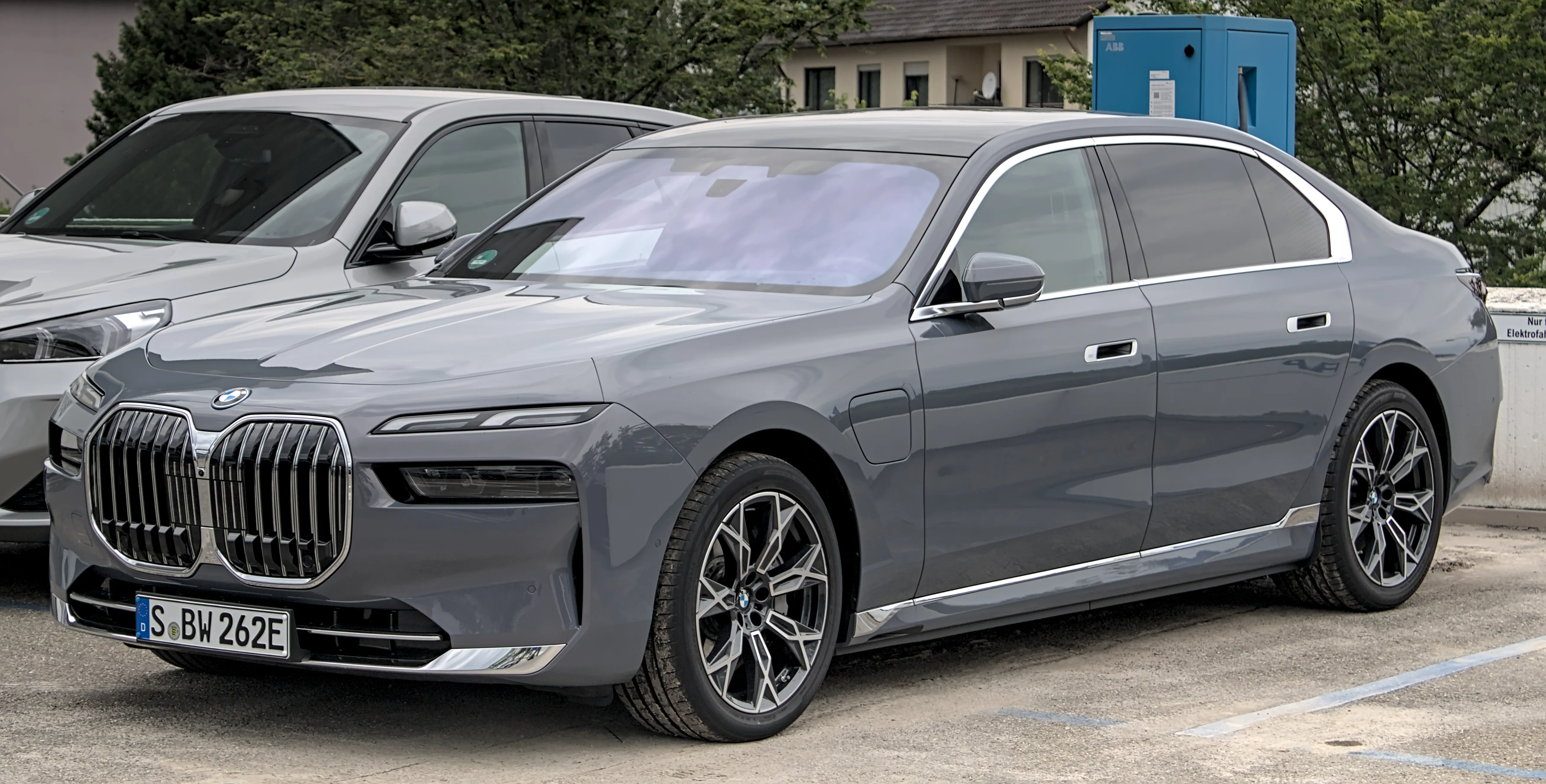 Адаптація та переробка фар BMW i7 G70E США на Євро