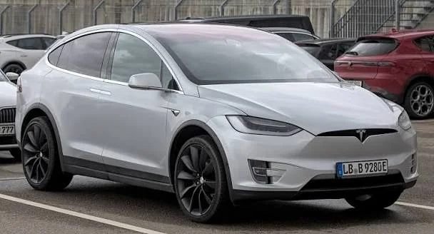 Адаптація та переробка фар Tesla Model X 5YJX США на Євро