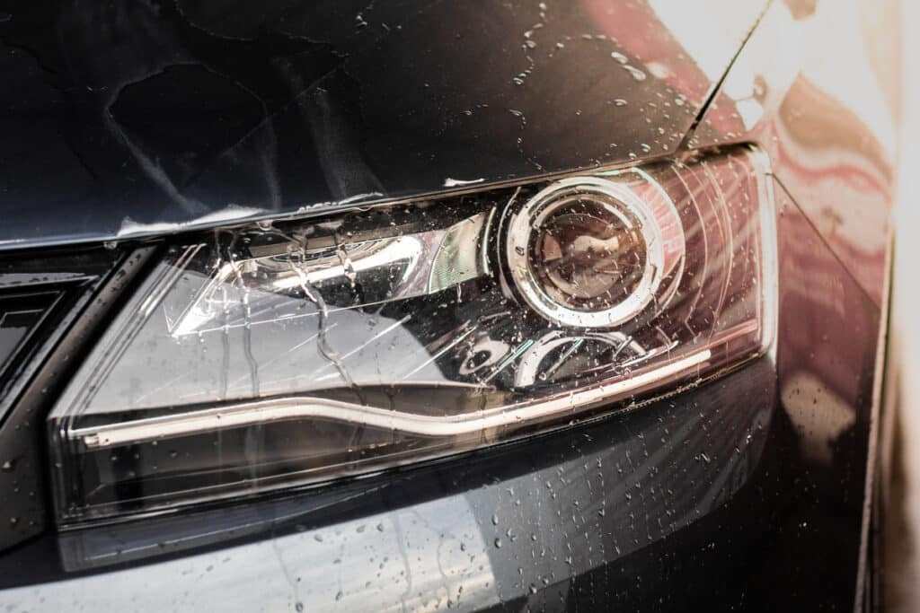Розбита фара Skoda Octavia — ремонт тріснутого скла без заміни вузла